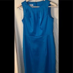 Beautiful blue dress! Missing belt